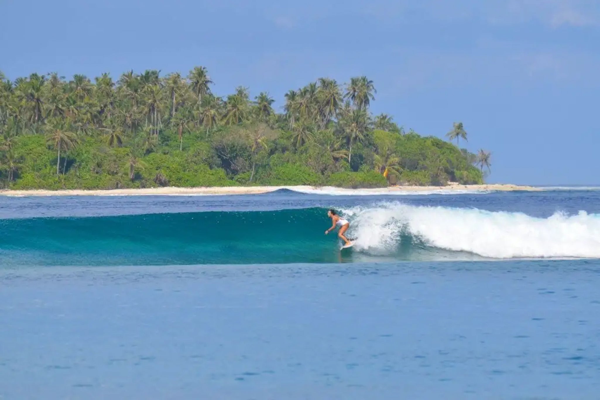 WOMEN-ONLY SURF RETREAT ALLE MALDIVE