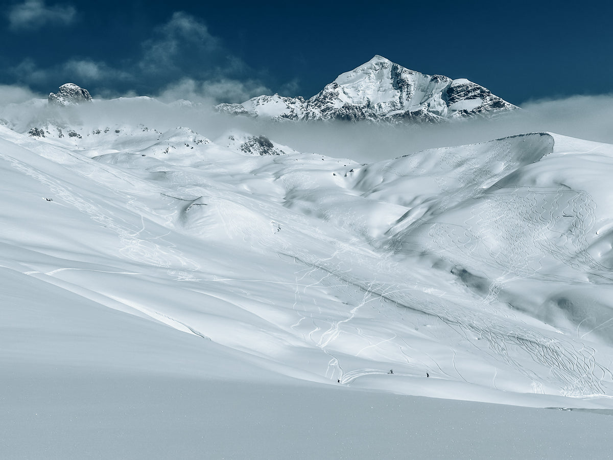 GEORGIAN POWDER PARADISE